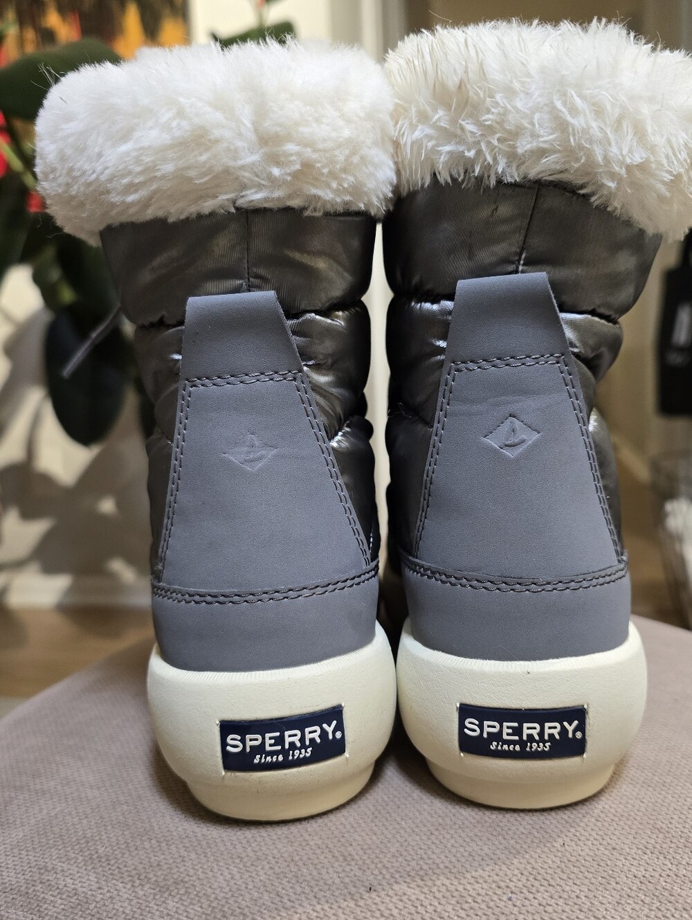 Sperry Gray Quilted Winter Snow Boots White Faux Fur Collar Plushwave Womens 8M - Picture 3 of 7